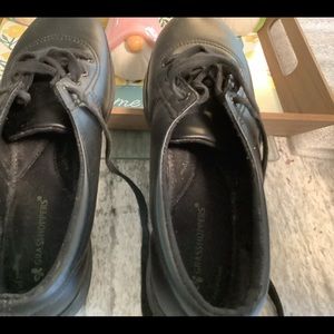 Women’s Grasshopper’s shoes size 8W